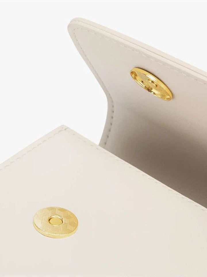 Bolso de hombro de piel blanca