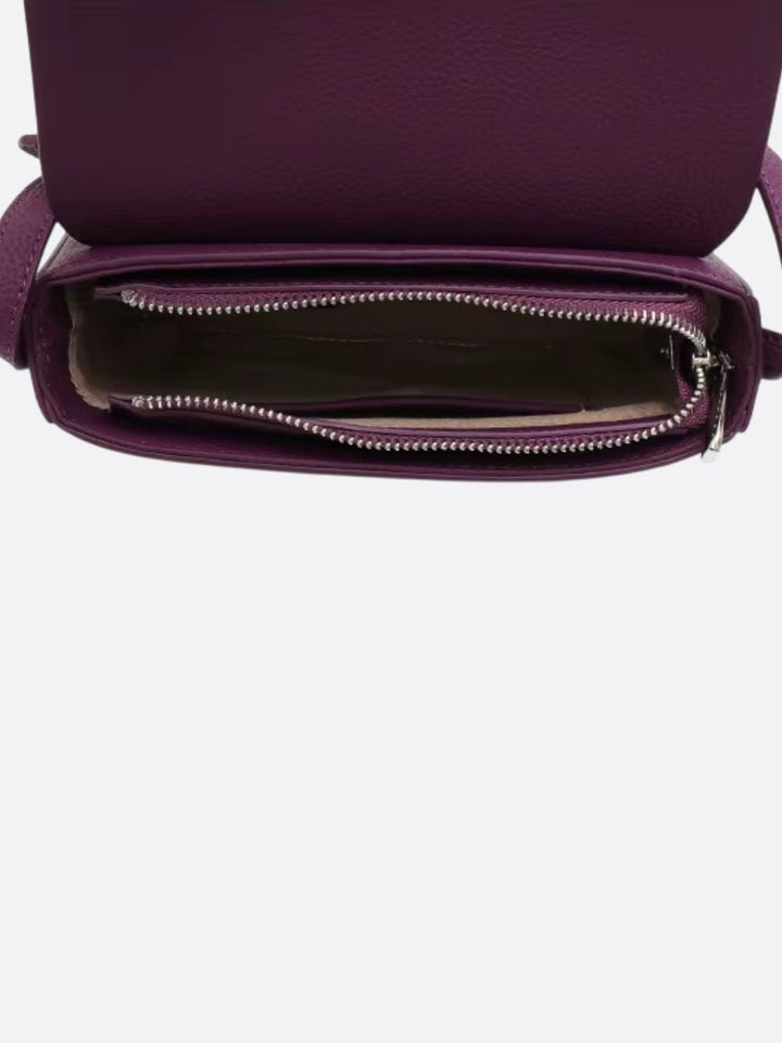 Bolso de piel granulada con bandolera