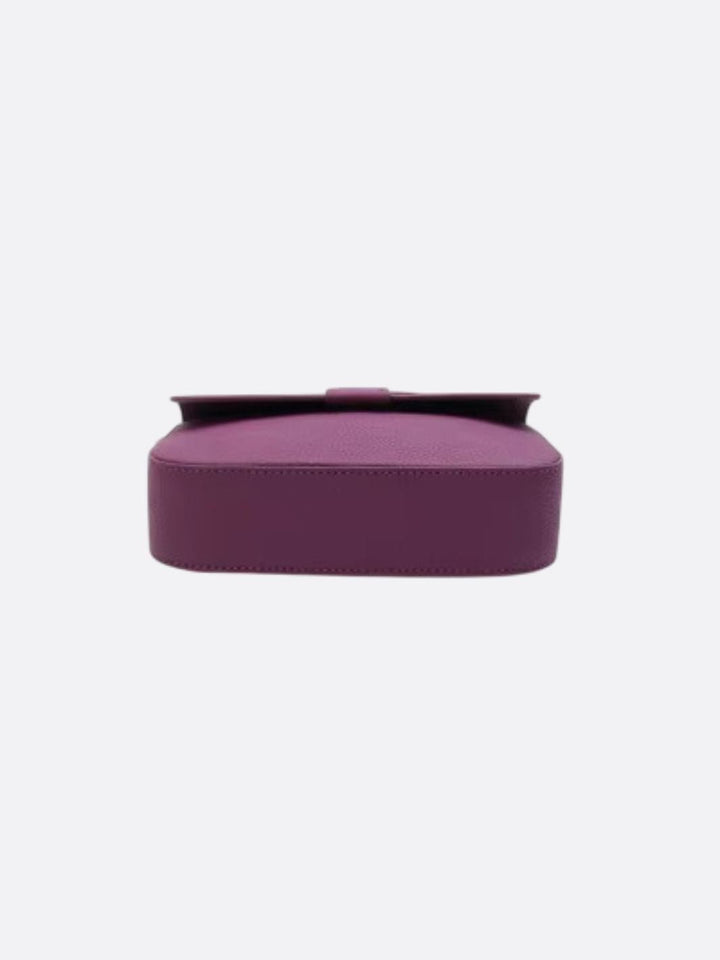 Bolso de piel granulada con bandolera